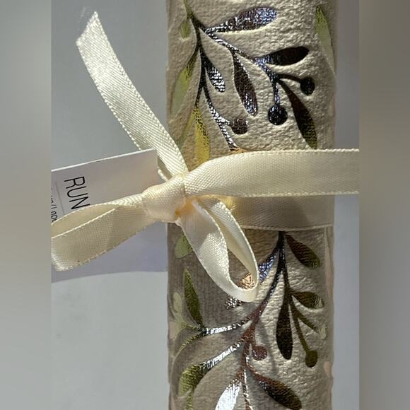 NWT Rusta Home gold leaf and tan table runner - Picture 4 of 6